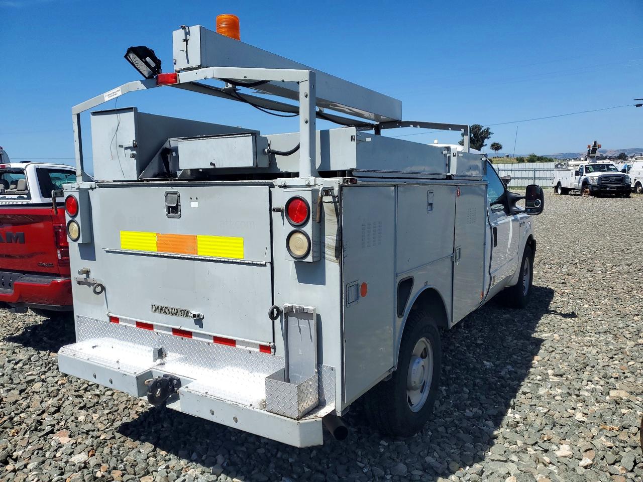 2006 Ford F-350 VIN 1FDSF30586EC12138 COPART salvage auction — Mechanical, CA - DIS/DLR/EXP ONLY CLEAN TITLE (P), sold $2,050 on 2026-06-22 (photo 3)
