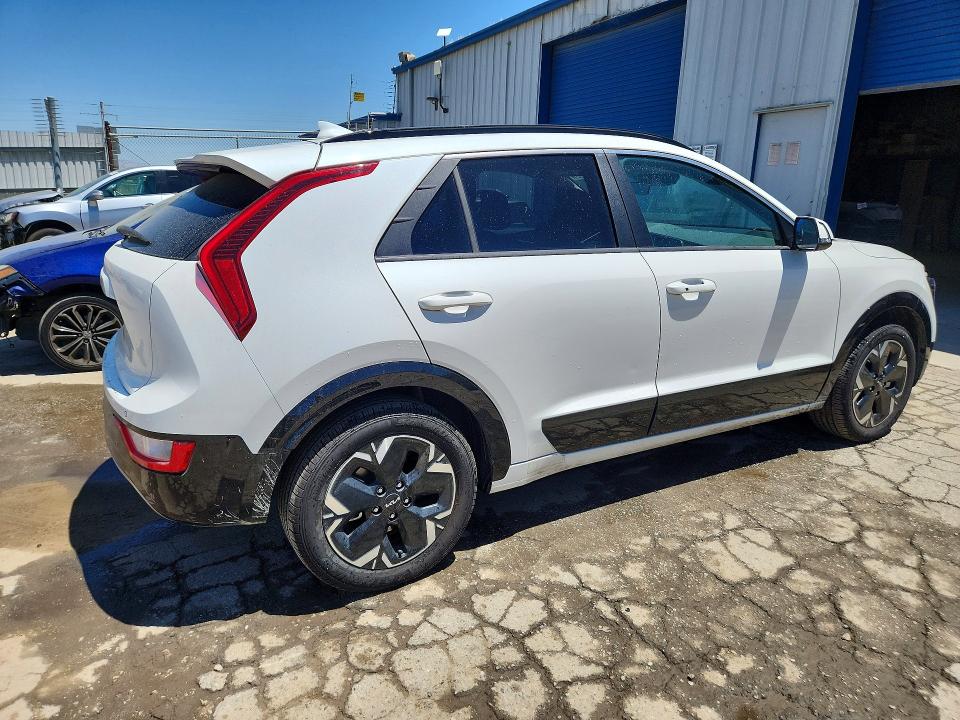 2024 Kia Niro VIN KNDCR3L1XR5110644 COPART salvage auction — MECHANICAL, CA - CERTIFICATE OF TITLE, sold $11,500 on 2026-07-08 (photo 3)