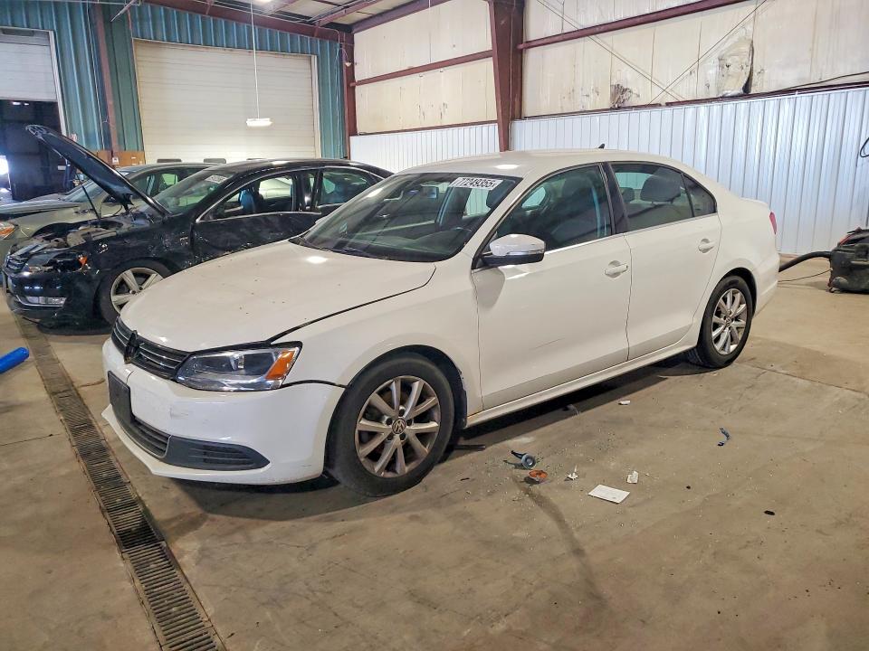 2014 Volkswagen Jetta VIN 3VWD07AJ5EM371092 COPART salvage auction — FRONT END, IL - SALVAGE CERTIFICATE, sold $925 on 2026-08-05 (photo 1)