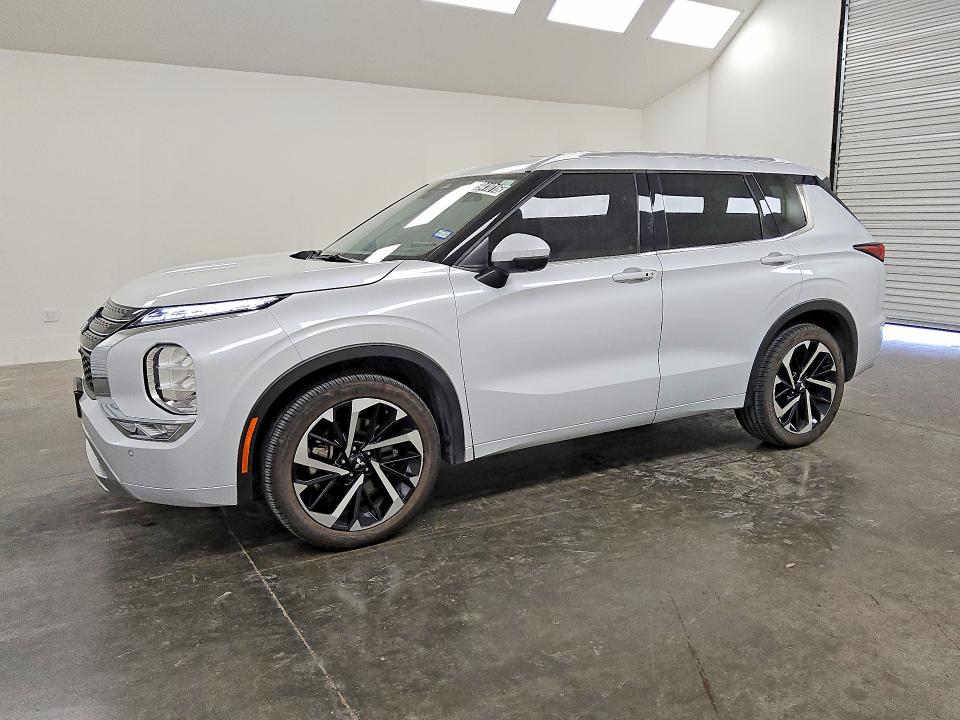2023 Mitsubishi Outlander VIN JA4J3VA89PZ019272 COPART salvage auction — MINOR DENT/SCRATCHES, Tx - Certificate Of Title, sold $15,100 on 2026-07-09 (photo 1)