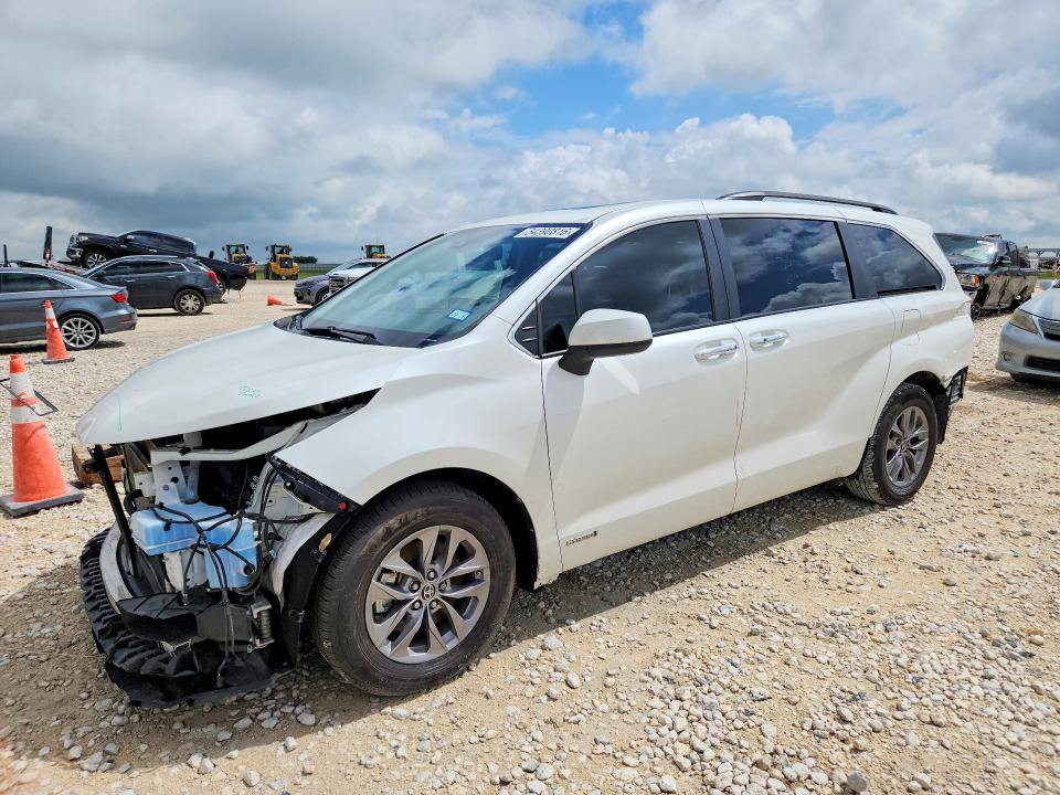 2021 Toyota Sienna VIN 5TDJRKECXMS025810 COPART salvage auction — FRONT END, Tx - Salvage Vehicle Title, sold $14,600 on 2026-07-30 (photo 1)