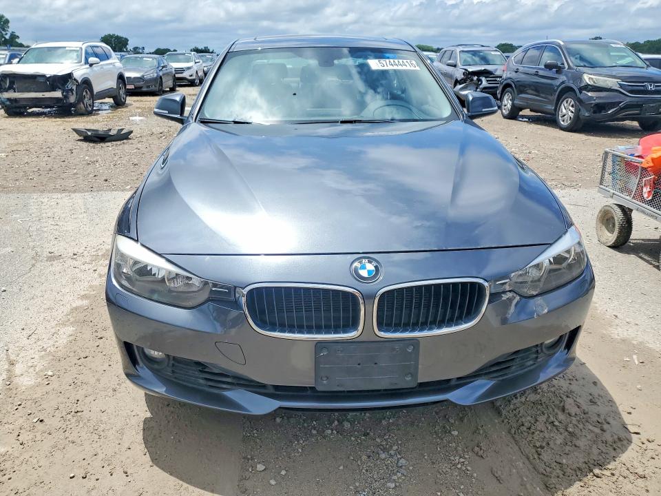 2014 BMW 3er VIN WBA3B3C57EJ977974 COPART salvage auction — MECHANICAL, Mt - Dealer Only Clean Title, sold $950 on 2026-08-01 (photo 5)