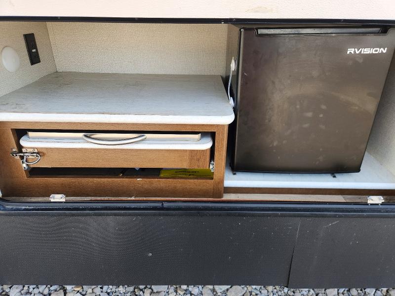 2019 Foresriver VIN 5ZT3WC3BXKG003135 COPART salvage auction — HAIL, MS - CERT OF TITLE - HAIL SALVAGE, sold $3,150 on 2026-07-23 (photo 9)