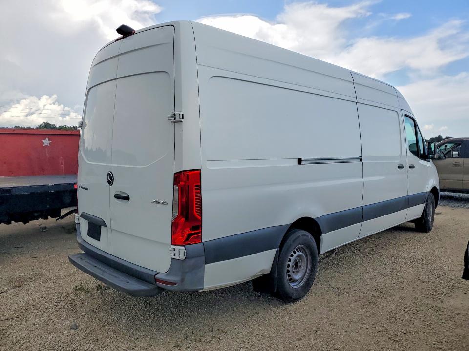 2021 Mercedes-benz Sprinter VIN W1W40CHY5MT052343 COPART salvage auction — MINOR DENT/SCRATCHES, In - Certificate Of Title, sold $10,500 on 2026-07-27 (photo 3)