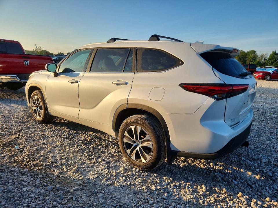 2022 Toyota Highlander VIN 5TDHZRBH2NS253762 COPART salvage auction — HAIL, Mo - Salvage Certificate Of Title, sold $22,100 on 2026-07-29 (photo 2)