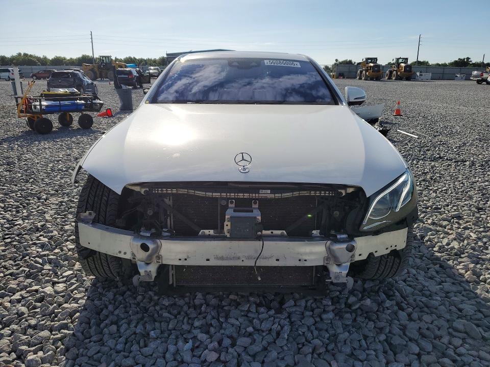 2018 Mercedes-benz E-klasse VIN WDDZF4JB2JA315851 COPART salvage auction — SIDE, FL - CERT OF TITLE SLVG REBUILDABLE, sold $9,500 on 2026-07-02 (photo 5)