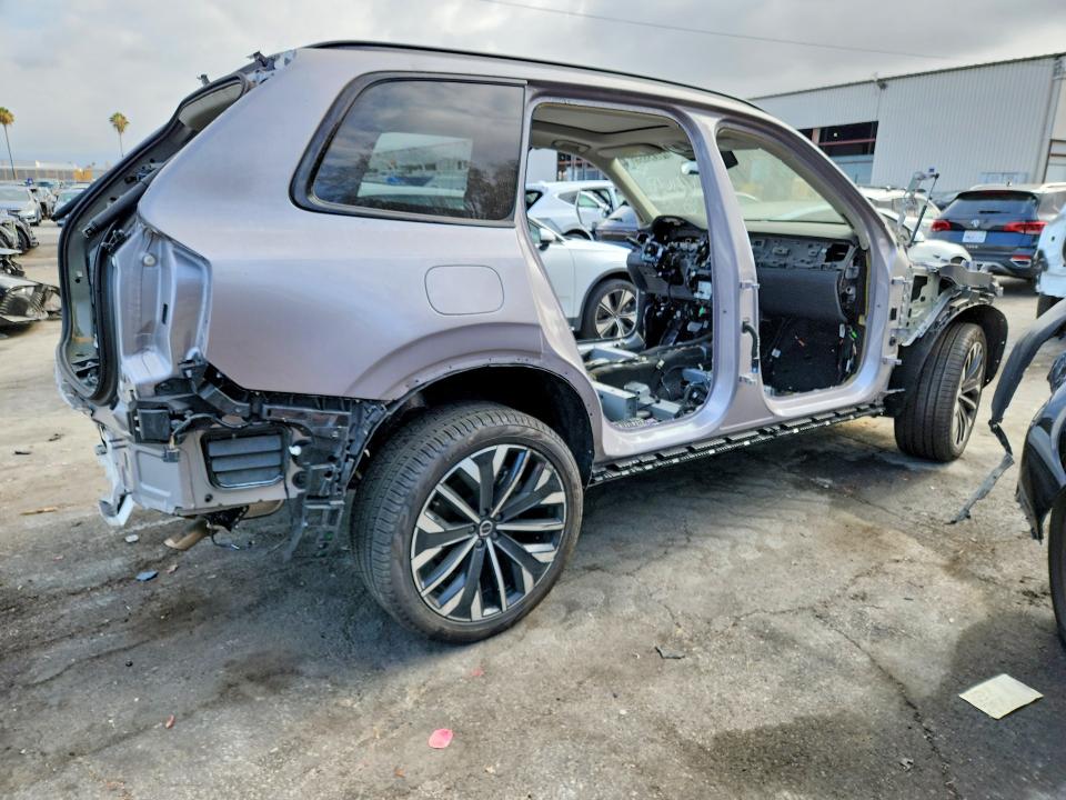 2026 Volvo Xc90 VIN YV4062PM4T1441628 COPART salvage auction — STRIPPED, CA - SALVAGE CERTIFICATE, sold $6,100 on 2026-07-28 (photo 3)