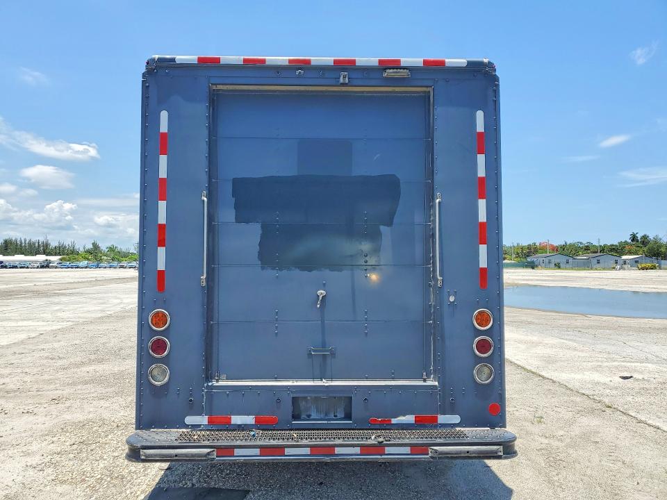 2019 Ford E-450 VIN 1FC3E4K63KDC48925 COPART salvage auction — MINOR DENT/SCRATCHES, Fl - Certificate Of Title, sold $16,400 on 2026-07-06 (photo 6)
