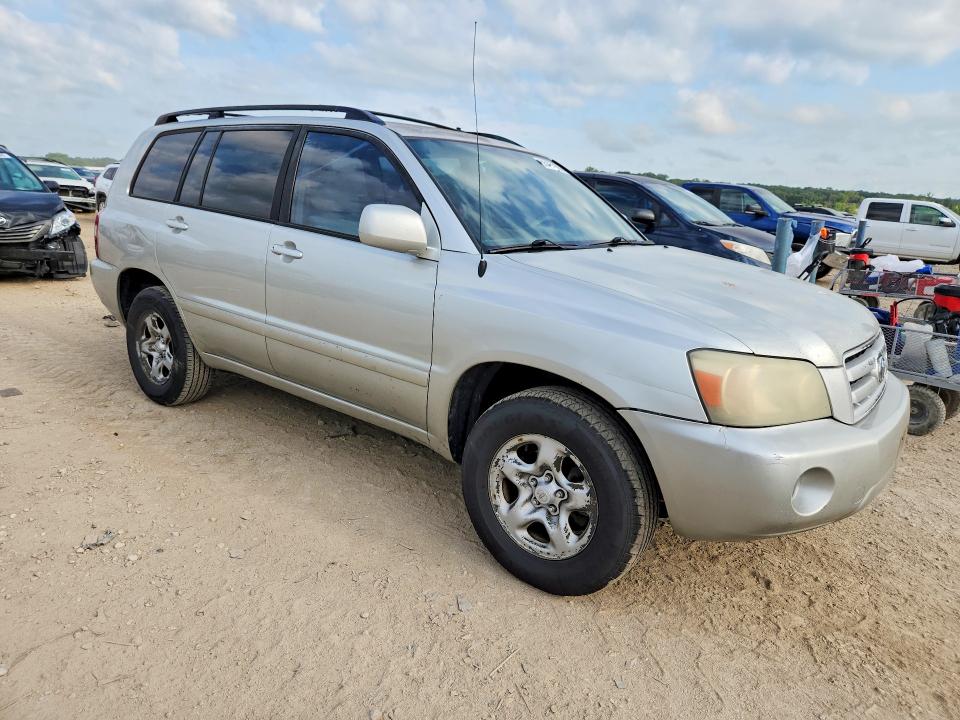 2004 Toyota Highlander VIN JTEDD21A240085854 COPART salvage auction — NORMAL WEAR, MO - DEALER ONLY CLEAN TITLE, sold $1,400 on 2026-07-14 (photo 4)