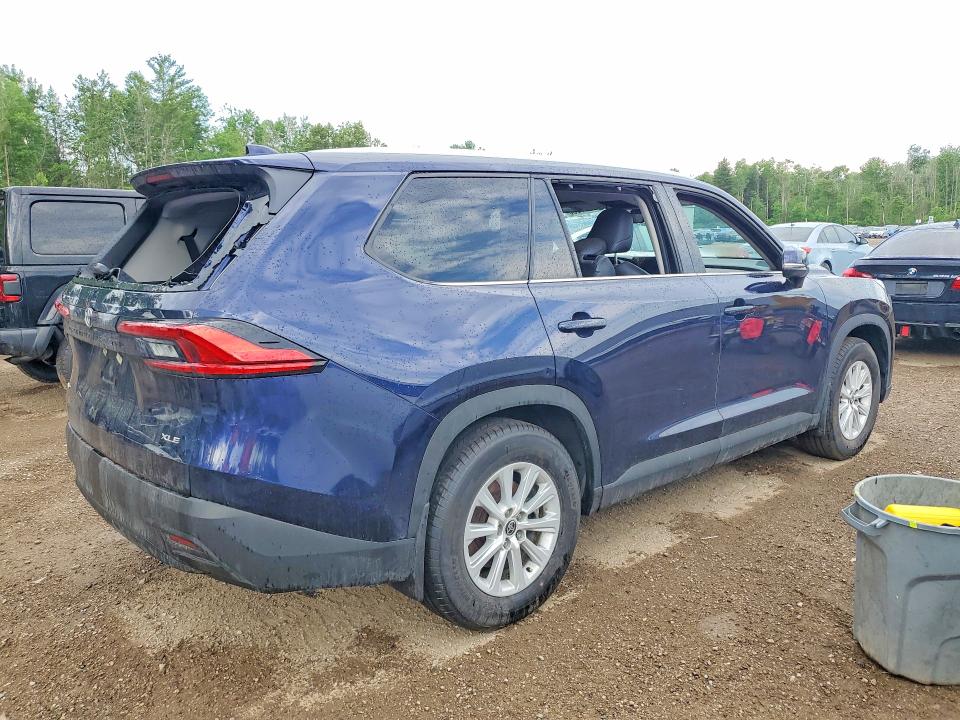 2024 Toyota Highlander VIN 5TDAAAB50RS025071 COPART salvage auction — VANDALISM, ON - PERMIT NO BRAND - UNFIT, sold $12,200 on 2026-07-09 (photo 3)