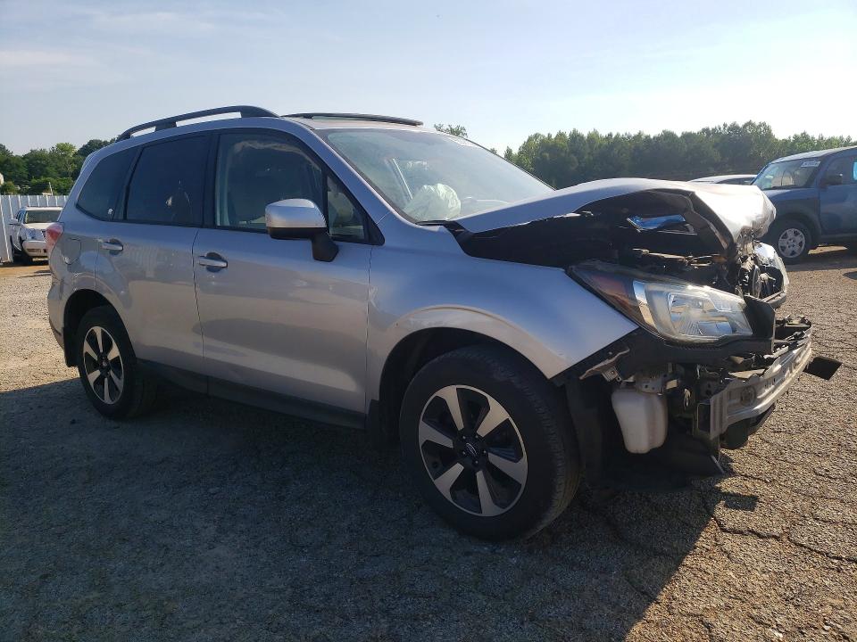 2017 Subaru Forester VIN JF2SJAECXHH409233 COPART salvage auction — FRONT END, VA - CERT OF TITLE - SALVAGE, sold $400 on 2026-07-24 (photo 4)