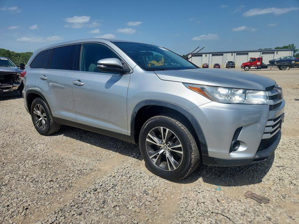 2019 Toyota Highlander VIN 5TDZZRFH7KS297864 COPART salvage auction — MINOR DENT/SCRATCHES, AR - CERTIFICATE OF TITLE, sold $10,800 on 2026-07-29 (photo 4)