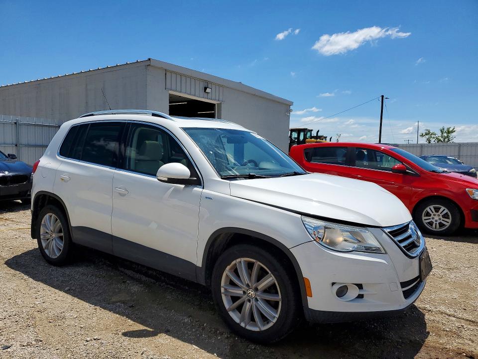 2010 Volkswagen Tiguan VIN WVGBV7AX9AW529004 COPART salvage auction — FRONT END, Ia - Cert Of Title-Salvage Title, sold $80 on 2026-08-19 (photo 4)