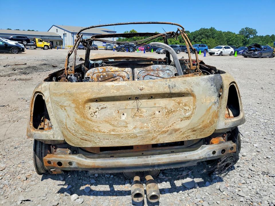 2011 Mini Cooper VIN WMWZP3C55BTX83147 COPART salvage auction — BURN, Ms - Cert Of Title-Salvaged, sold $15 on 2026-08-14 (photo 6)