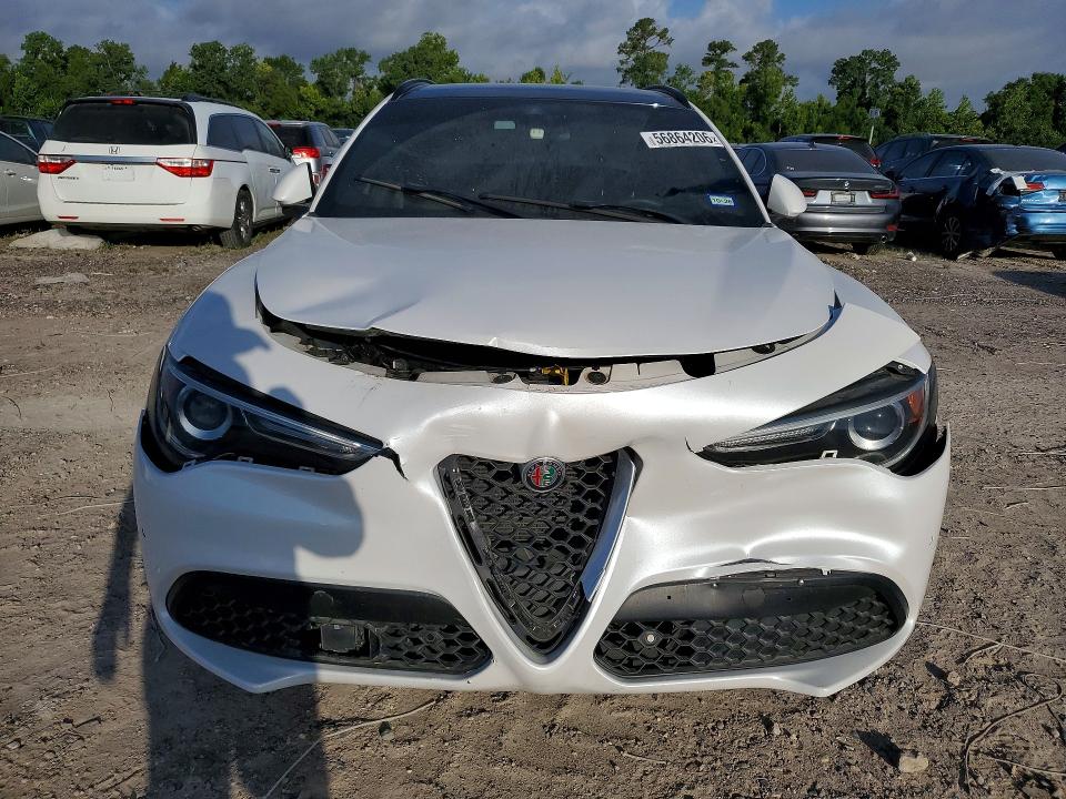 2018 Alfa romeo Stelvio VIN ZASFAKNN7J7B85784 COPART salvage auction — FRONT END, Tx - Salvage Vehicle Title, sold $1,200 on 2026-07-17 (photo 5)