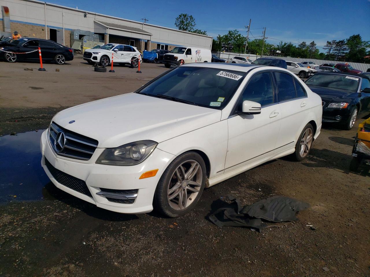 2014 Mercedes-Benz C-Class VIN WDDGF4HBXER305170 — COPART salvage auction photo