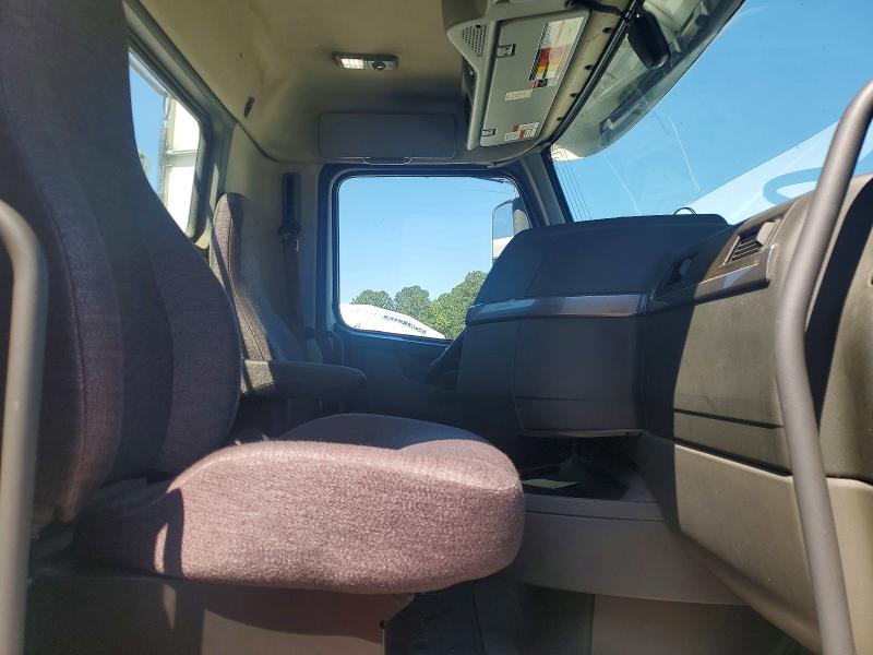 2020 Volvo Vnr VIN 4V4WC9EH8LN243197 COPART salvage auction — NORMAL WEAR, NC - CERTIFICATE OF TITLE (P), sold $8,100 on 2026-07-14 (photo 5)