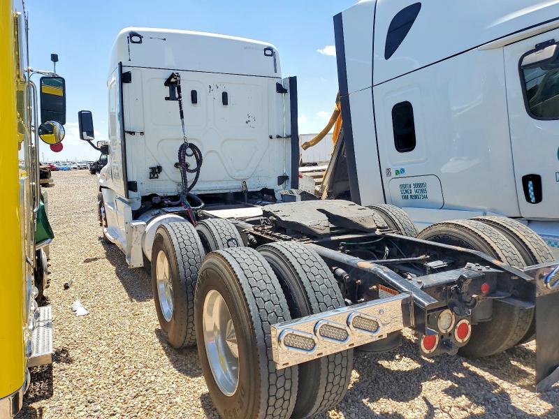 2019 Freightliner Cascadia 125 VIN 3AKJGLDRXKDKD9032 COPART salvage auction — VANDALISM, TX - SALVAGE VEHICLE TITLE, sold $7,200 on 2026-07-23 (photo 3)