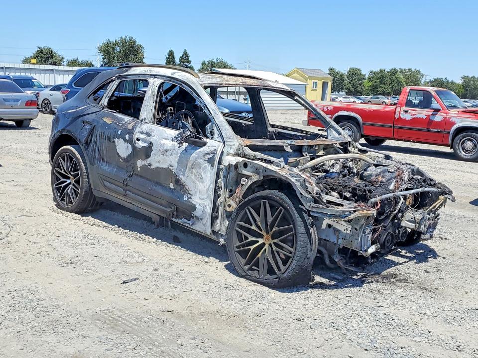 2022 Porsche VIN WP1AA2A58NLB07728 COPART salvage auction — VANDALISM, Ca - Non-Repairable Vehicle Cert, sold $400 on 2026-08-18 (photo 4)