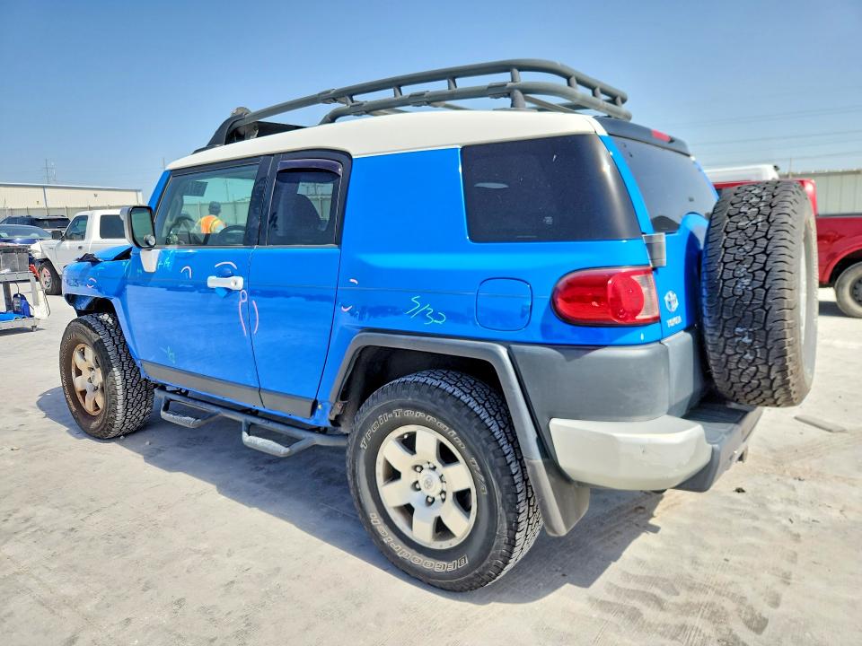 2007 Toyota Fj cruiser VIN JTEBU11F370042108 COPART salvage auction — FRONT END, TX - SALVAGE VEHICLE TITLE (P), sold $7,100 on 2026-07-10 (photo 2)