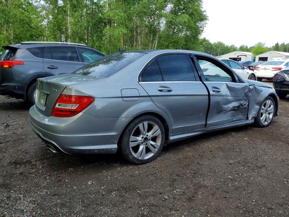 2012 Mercedes-benz C-klasse VIN WDDGF8BB1CA605899 COPART salvage auction — SIDE, Salvage Title, sold $1,900 on 2026-07-14 (photo 3)