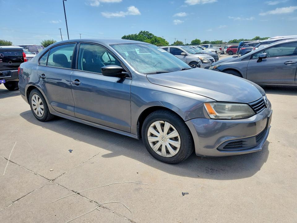 2014 Volkswagen Jetta VIN 3VW2K7AJ7EM361536 COPART salvage auction — FRONT END, Tx - Certificate Of Title, sold $725 on 2026-07-02 (photo 4)