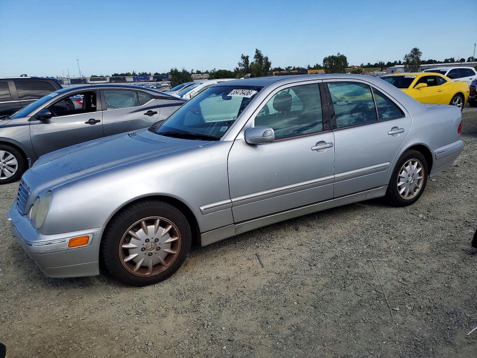 2001 Mercedes-benz E-class VIN WDBJF65J71B172327 COPART salvage auction — MINOR DENT/SCRATCHES, Ca - Dis/Dlr/Exp Only Clean Title, sold $1,300 on 2026-07-09 (photo 1)
