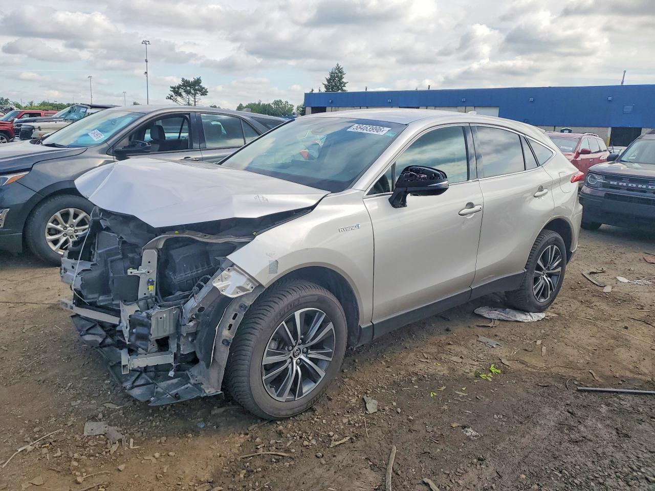 2021 Toyota Venza VIN JTEAAAAH1MJ074079 — COPART salvage auction photo