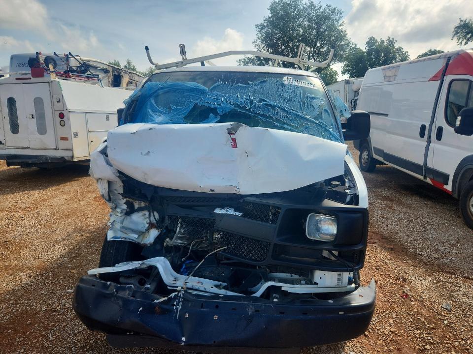 2015 Chevrolet Express 2500 VIN 1GCWGFCF4F1235531 COPART salvage auction — FRONT END, Salvage Title, sold $300 on 2026-09-29 (photo 5)