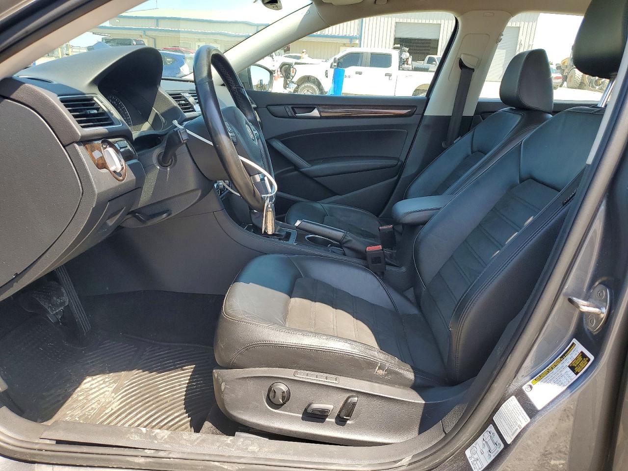 2015 Volkswagen Passat VIN 1VWCT7A36FC100176 COPART salvage auction — Front End, KY - CERT OF TITLE-SALVAGE, sold $1,550 on 2026-07-09 (photo 7)