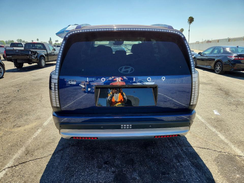 2026 Hyundai Ioniq 9 VIN 7YAMS5S16TY008343 COPART salvage auction — NORMAL WEAR, Ca - Dis/Dlr/Exp Only Clean Title, sold $32,750 on 2026-07-17 (photo 6)