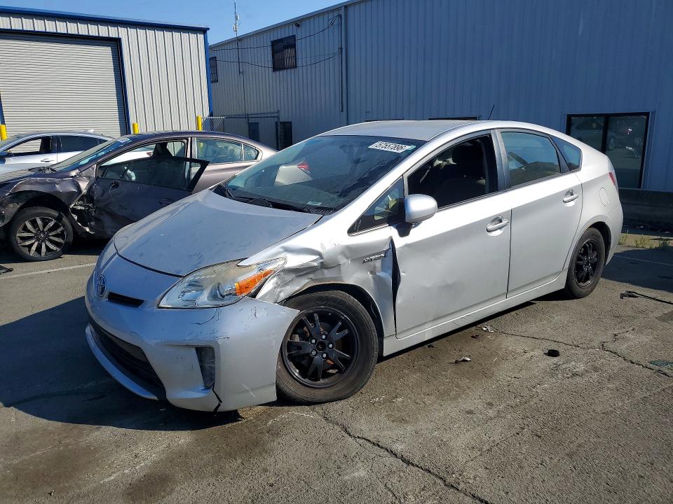 2015 Toyota Prius VIN JTDKN3DU6F0465447 COPART salvage auction — FRONT END, CA - SALVAGE CERTIFICATE, sold $1,300 on 2026-07-17 (photo 1)