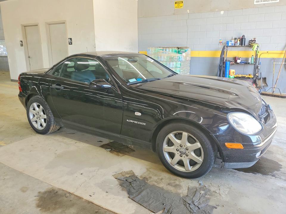 1999 Mercedes-benz Slk-klasse VIN WDBKK47F0XF095699 COPART salvage auction — FRONT END, Nc - Salvage Certificate Of Title, sold $775 on 2026-07-15 (photo 4)