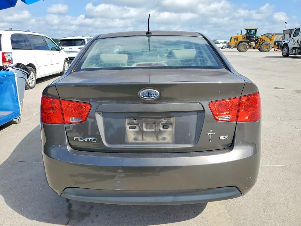 2010 Kia Forte VIN KNAFU4A20A5865476 COPART salvage auction — SIDE, Tx - Certificate Of Title, sold $975 on 2026-07-09 (photo 6)