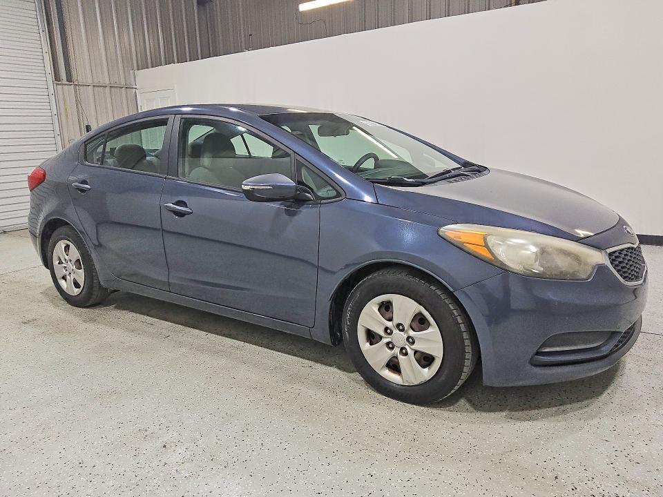 2016 Kia Forte VIN KNAFX4A63G5553042 COPART salvage auction — MINOR DENT/SCRATCHES, FL - CERTIFICATE OF TITLE, sold $850 on 2026-07-09 (photo 4)
