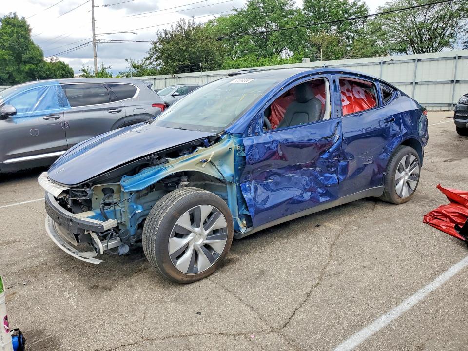 2024 Tesla Model y VIN 7SAYGDEE2RF983601 COPART salvage auction — SIDE, OH - CERT OF TITLE-SALVAGE, sold $7,100 on 2026-07-22 (photo 1)
