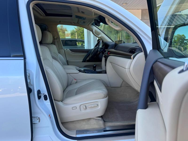 2016 Lexus Lx 570 VIN JTJHY7AX3G4213685 COPART salvage auction — MINOR DENT/SCRATCHES, MA - CERTIFICATE OF TITLE (P), sold $49,000 on 2026-07-11 (photo 5)