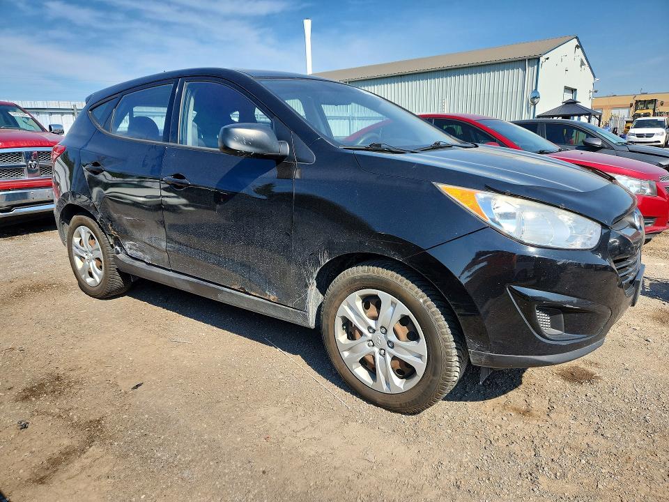 2011 Hyundai Tucson VIN KM8JT3ACXBU299638 COPART salvage auction — SIDE, ON - PERMIT NO BRAND - UNFIT, sold $375 on 2026-07-21 (photo 4)