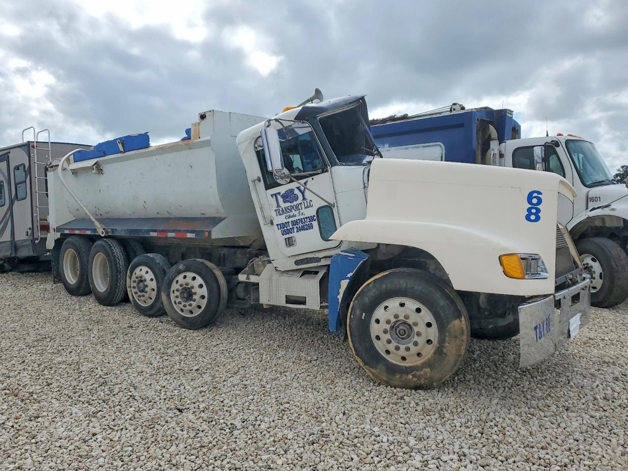 1995 Freightliner Conventional VIN 1FUYDZYB9SH597888 — COPART salvage auction photo