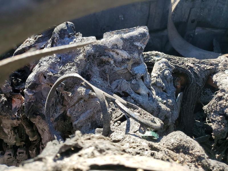 2005 Toyota VIN 2T1LR32E35C458187 COPART salvage auction — ENGINE BURN, Az - Certificate Of Title, sold $475 on 2026-08-03 (photo 9)