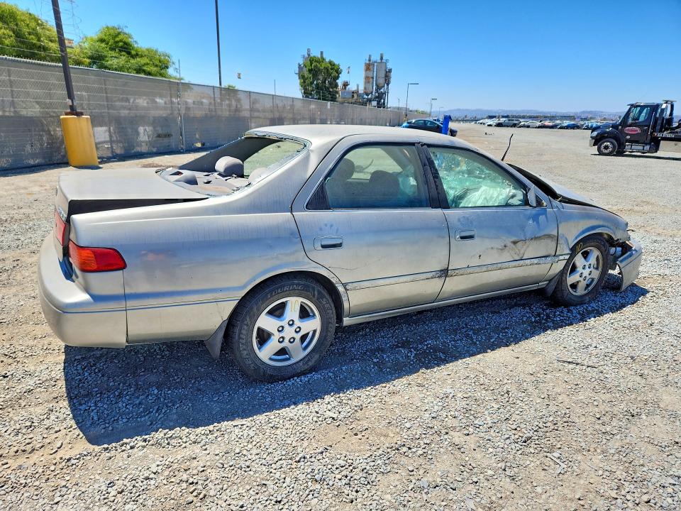 2001 Toyota Camry VIN JT2BG22K010550632 COPART salvage auction — ROLLOVER, Ca - Salvage Certificate, sold $125 on 2026-07-21 (photo 3)