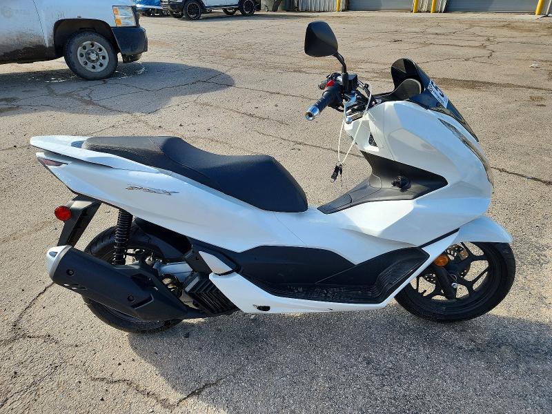 2022 Honda Pcx VIN RLHKF4702NY100288 COPART salvage auction — SIDE, Il - Salvage Certificate, sold $1,750 on 2026-07-16 (photo 1)