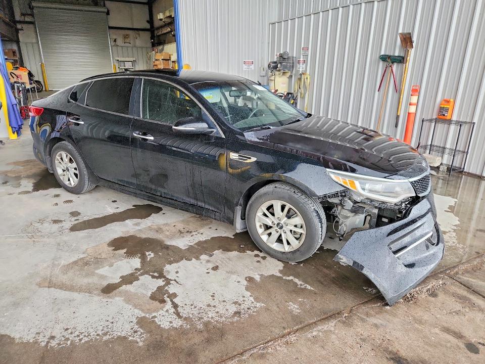 2016 Kia Optima VIN 5XXGT4L38GG058367 COPART salvage auction — VANDALISM, Az - Cert Of Title - Salvage, sold $300 on 2026-07-24 (photo 4)