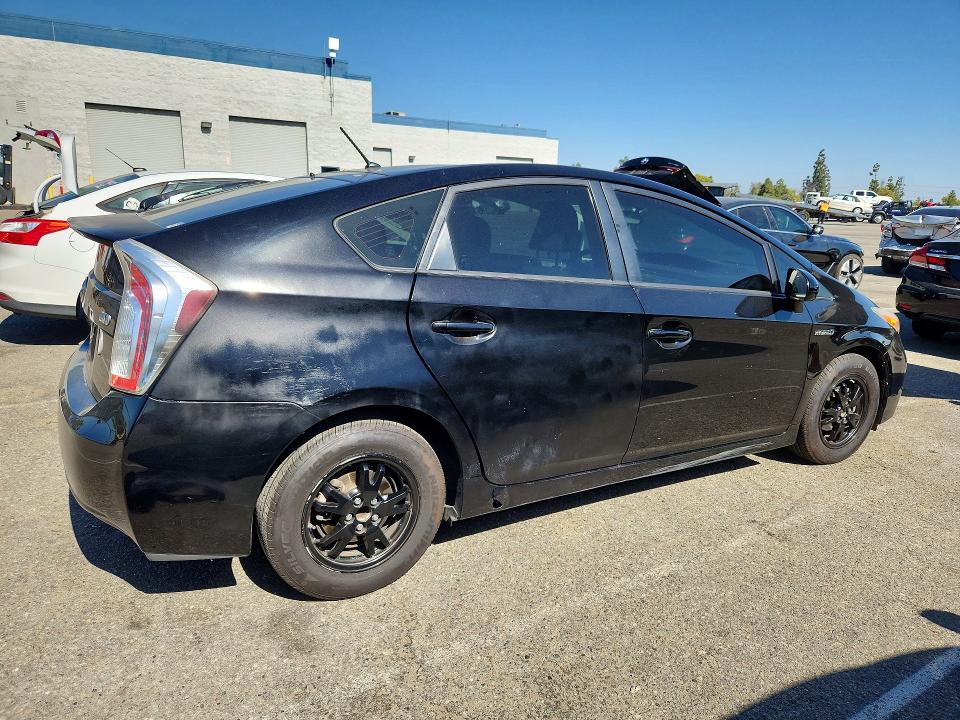 2015 Toyota Prius VIN JTDKN3DU7F0454019 COPART salvage auction — MINOR DENT/SCRATCHES, Ca - Dis/Dlr/Exp Only Clean Title, sold $875 on 2026-07-30 (photo 3)