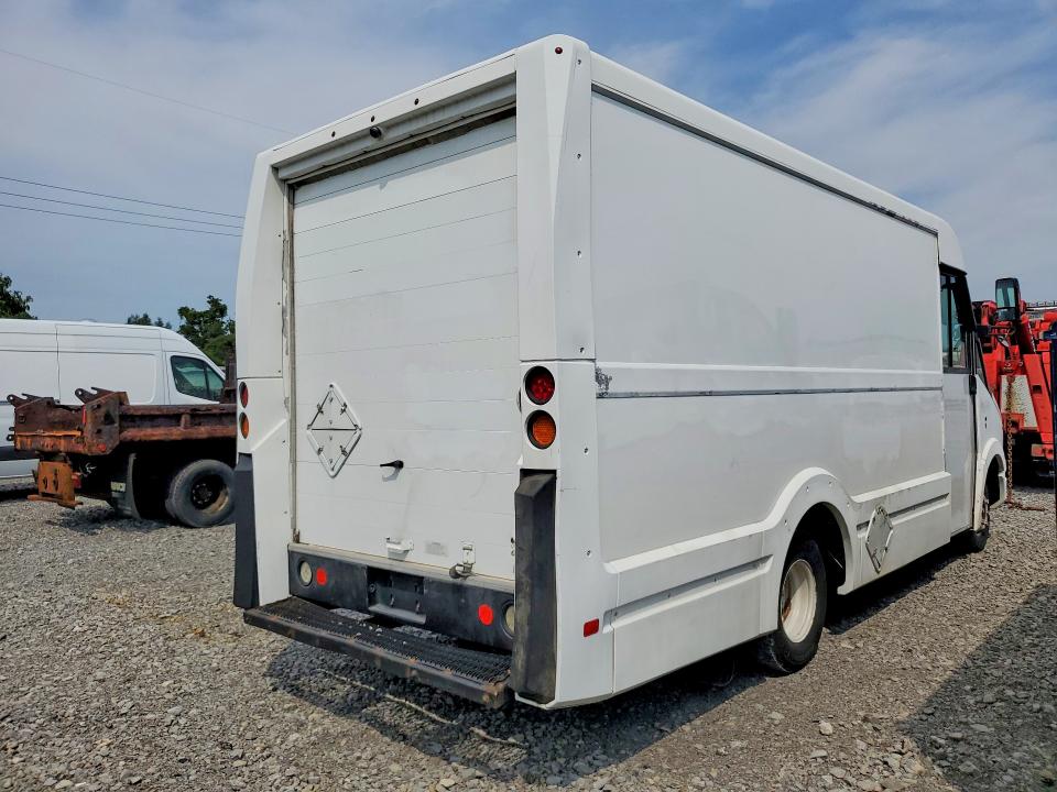 2018 Isuzu Npr VIN JALB4T172J7W00617 COPART salvage auction — MINOR DENT/SCRATCHES, Ny - Certificate Of Title (P), sold $3,900 on 2026-07-20 (photo 3)