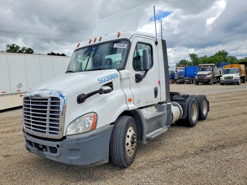 2019 Freightliner Cascadia 113 VIN 3AKJGBDVXKDKM2461 COPART salvage auction — NORMAL WEAR, IN - CERTIFICATE OF TITLE, sold $11,500 on 2026-07-07 (photo 2)