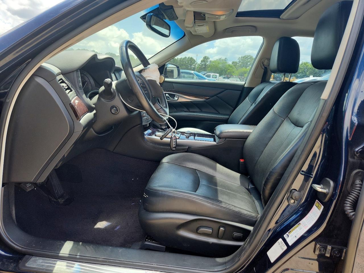 2019 Infiniti Q70 VIN JN1BY1AR8KM585588 COPART salvage auction — Front End, LA - CERT OF TITLE-SALVAGE, sold $3,050 on 2026-07-09 (photo 7)