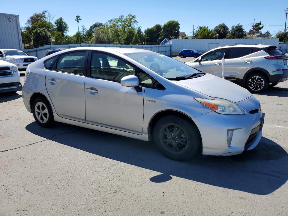 2015 Toyota Prius VIN JTDKN3DU7F0433817 COPART salvage auction — MINOR DENT/SCRATCHES, CA - DIS/DLR/EXP ONLY CLEAN TITLE, sold $2,500 on 2026-07-31 (photo 4)