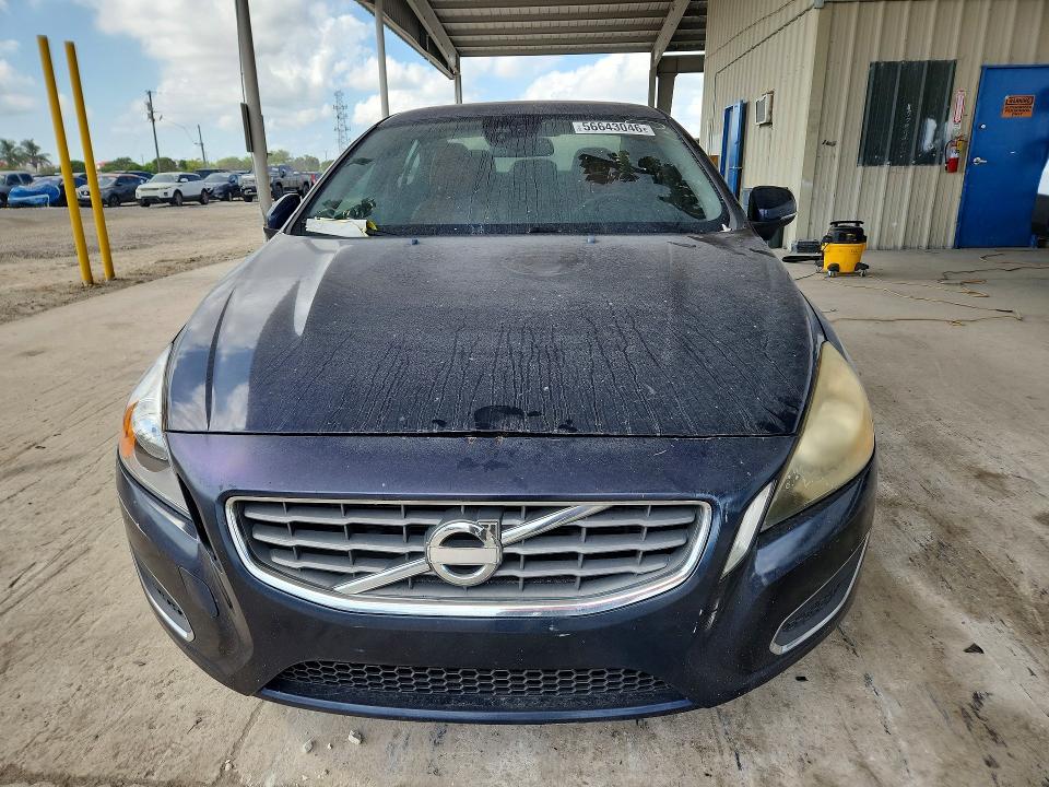 2012 Volvo S60 VIN YV1622FS5C2080102 COPART salvage auction — Burn Interior, FL - CERT OF TITLE SLVG REBUILDABLE, sold $275 on 2026-08-12 (photo 5)