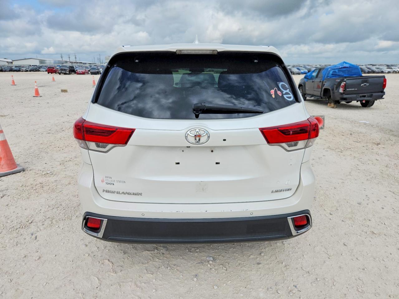 2017 Toyota Highlander VIN 5TDYZRFH6HS199204 COPART salvage auction — Normal Wear, TX - CERTIFICATE OF TITLE (P), sold $14,800 on 2026-07-08 (photo 6)